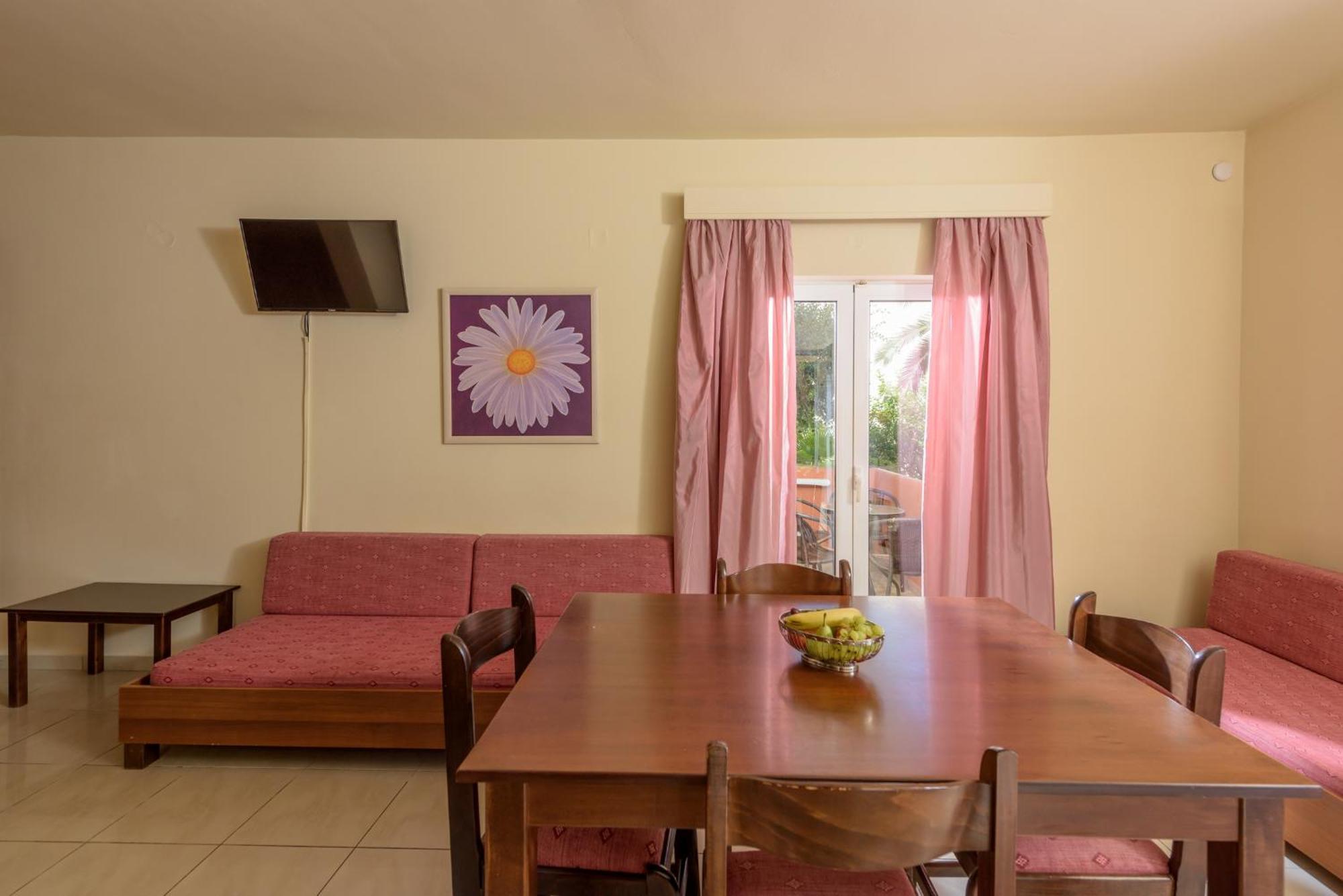Eurohotel Theo Hotel Agia Marina Extérieur photo