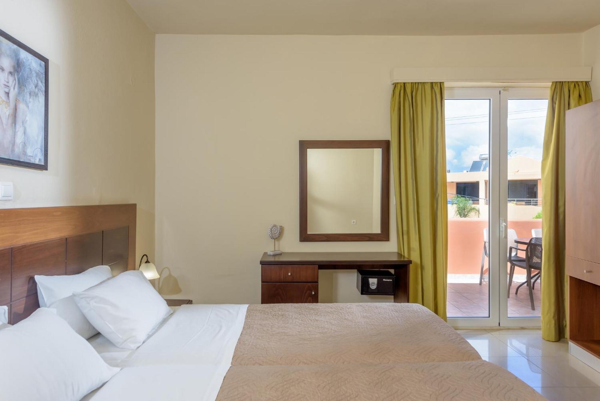 Eurohotel Theo Hotel Agia Marina Extérieur photo