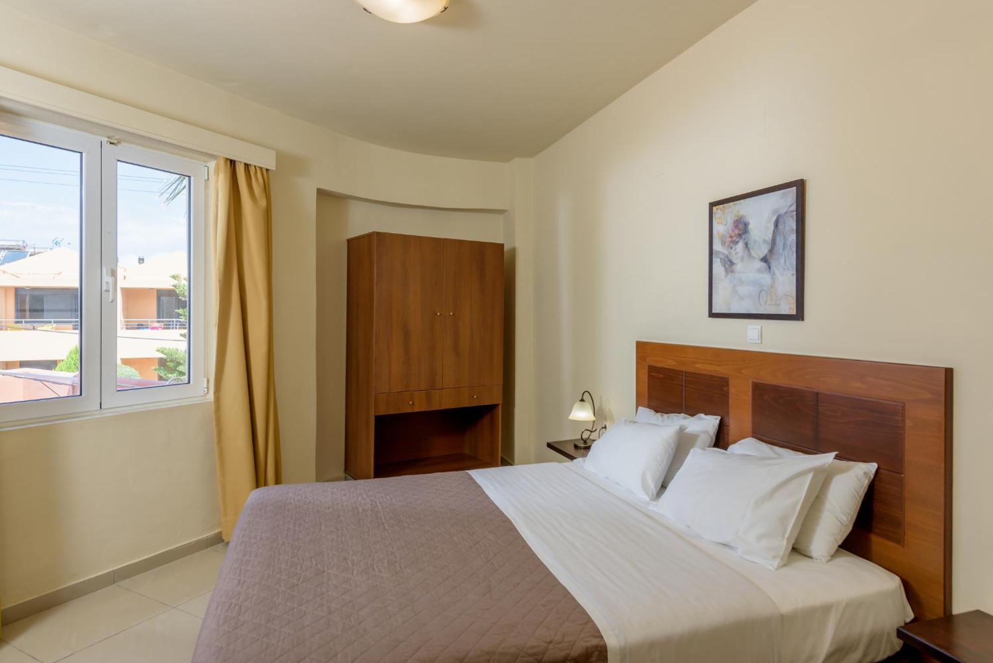 Eurohotel Theo Hotel Agia Marina Extérieur photo