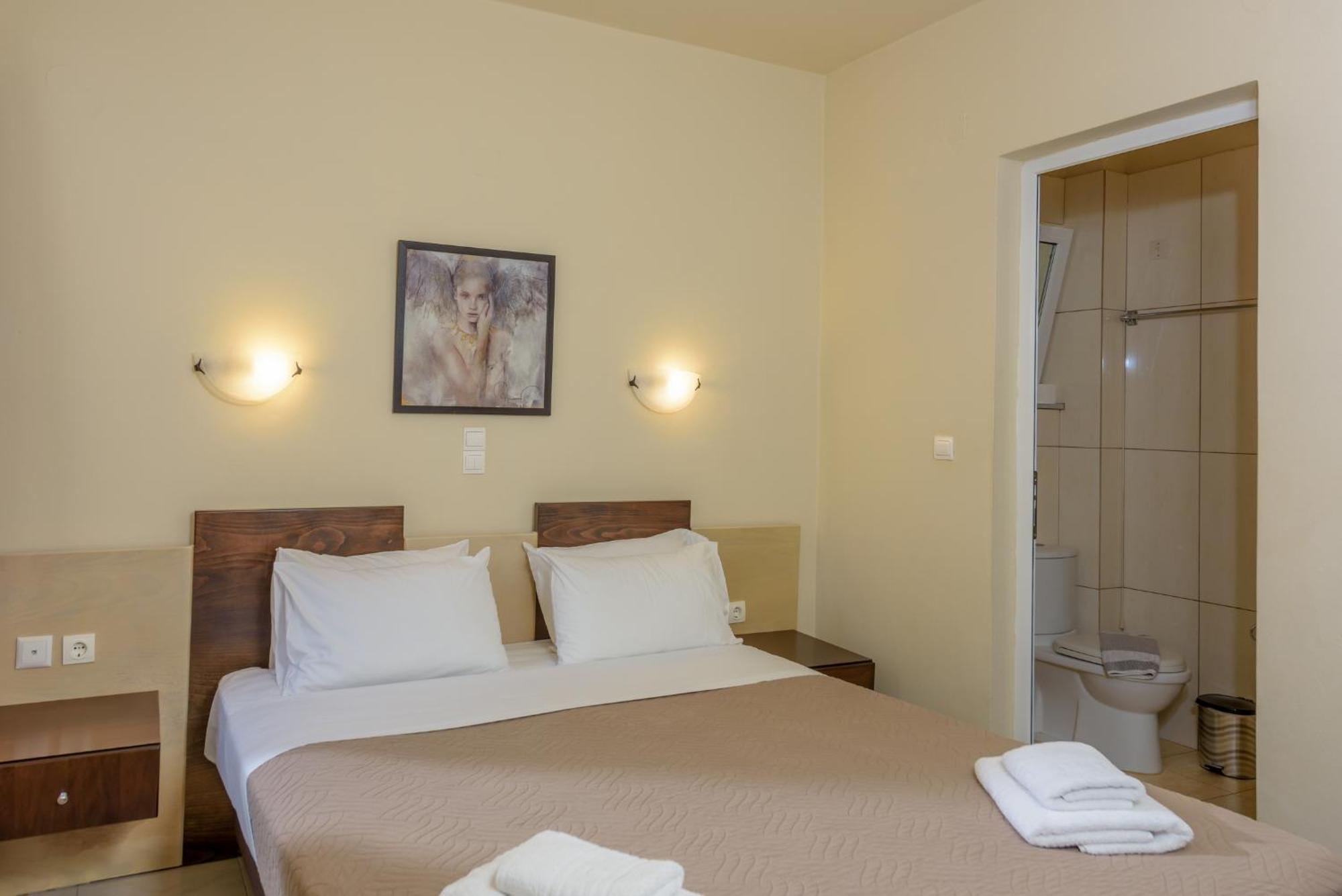 Eurohotel Theo Hotel Agia Marina Extérieur photo