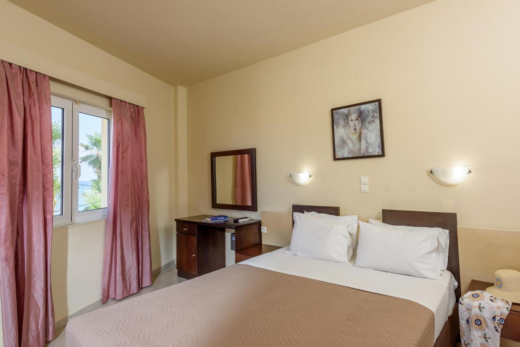 Eurohotel Theo Hotel Agia Marina Extérieur photo