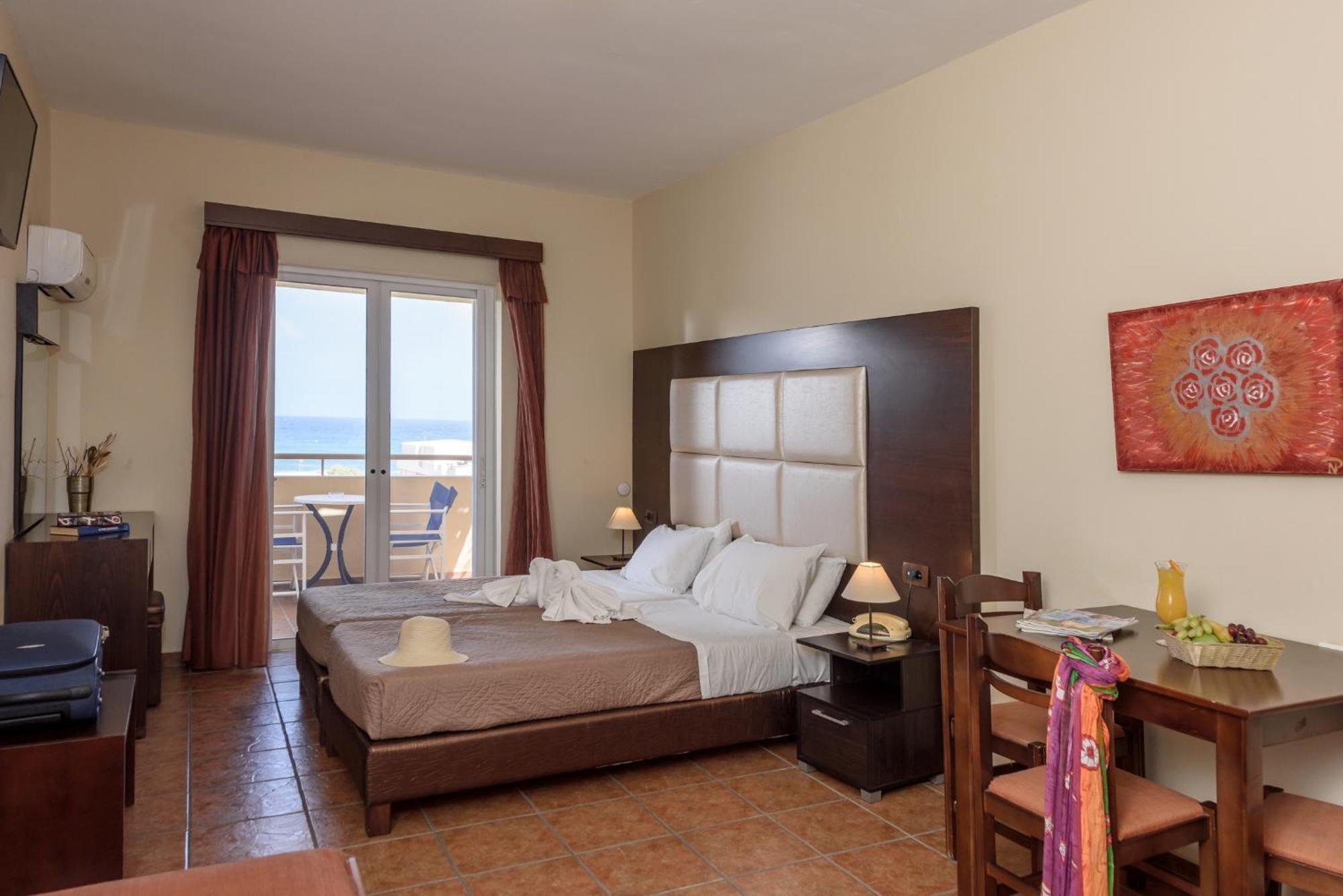 Eurohotel Theo Hotel Agia Marina Extérieur photo