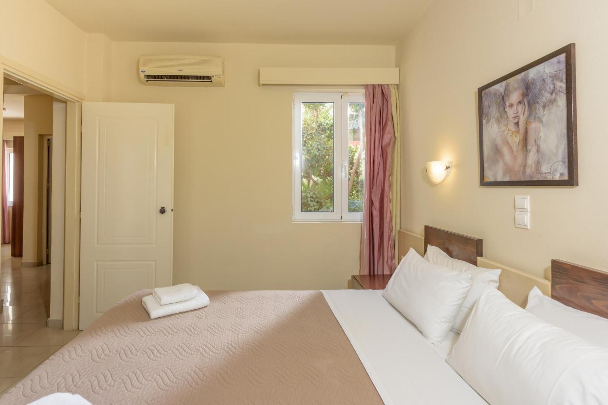 Eurohotel Theo Hotel Agia Marina Chambre photo