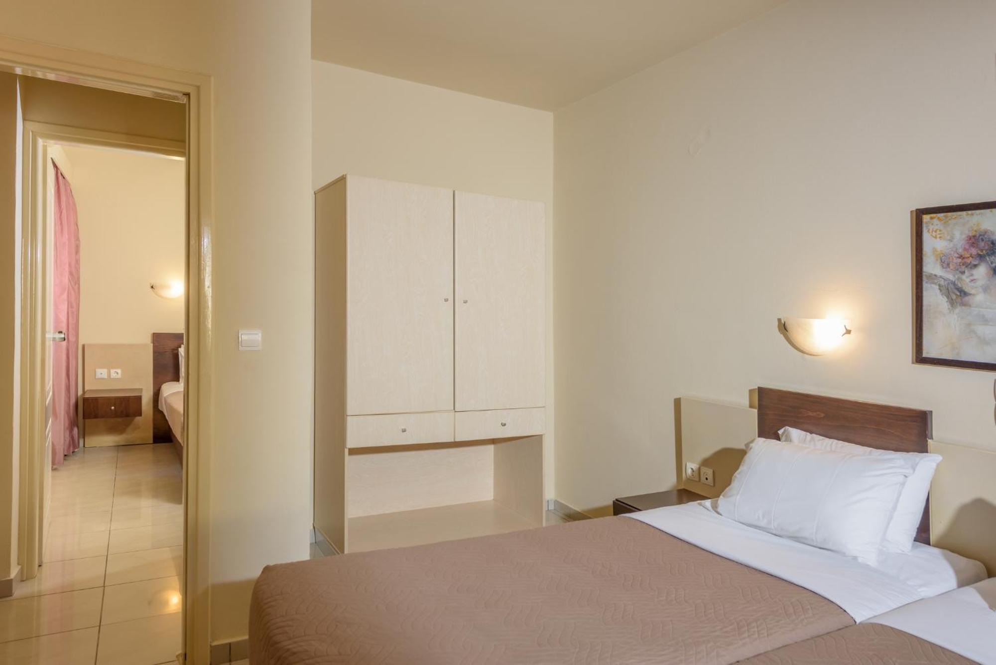 Eurohotel Theo Hotel Agia Marina Chambre photo