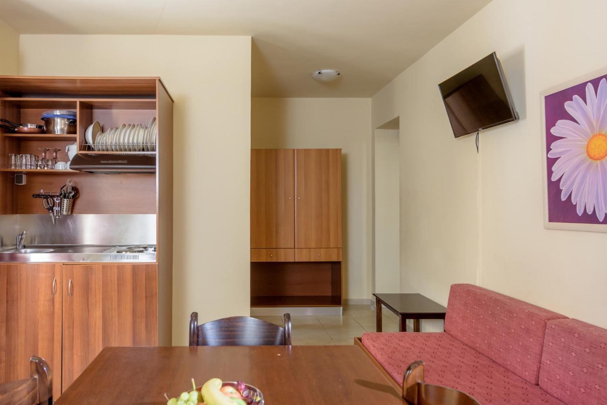 Eurohotel Theo Hotel Agia Marina Chambre photo