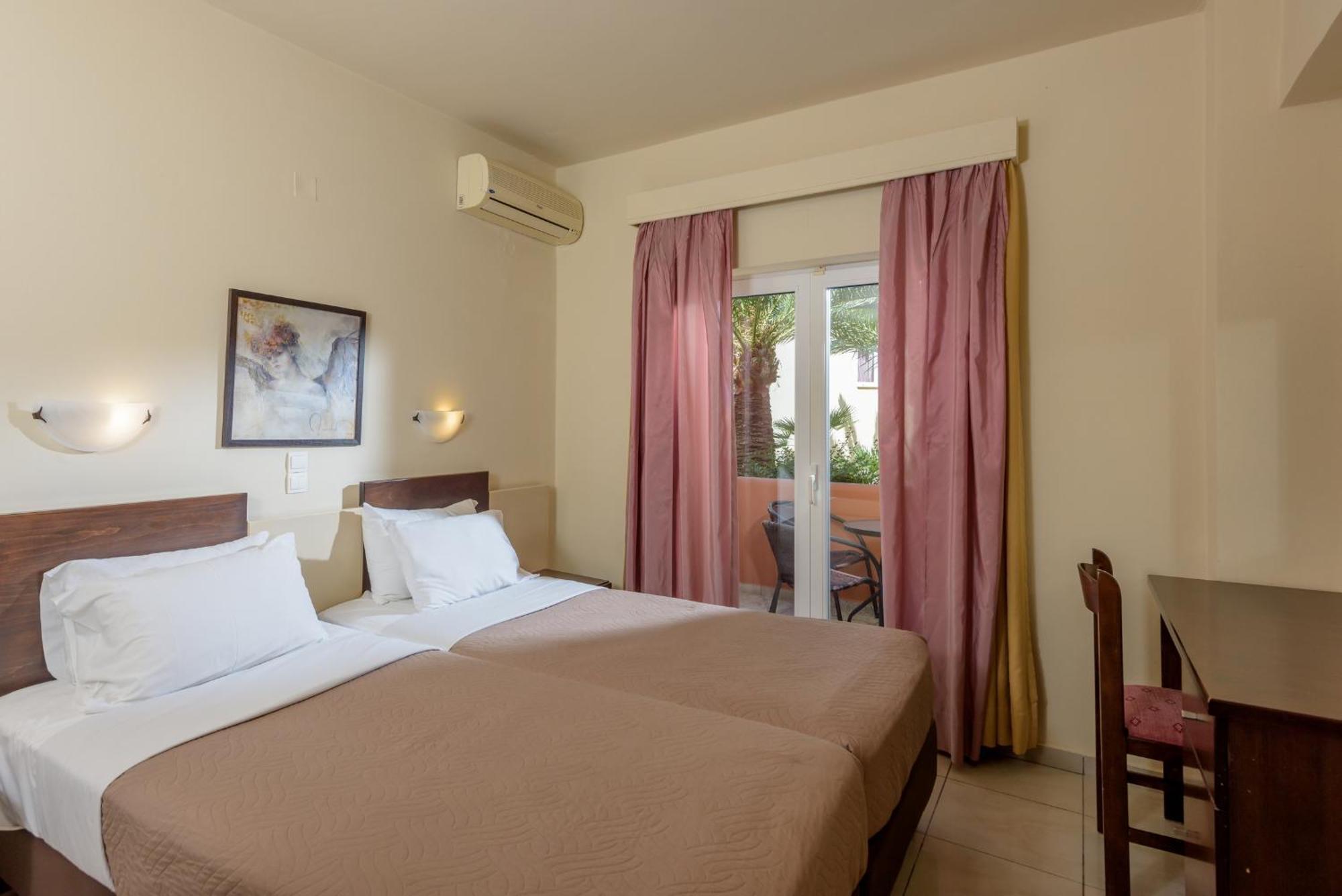 Eurohotel Theo Hotel Agia Marina Chambre photo