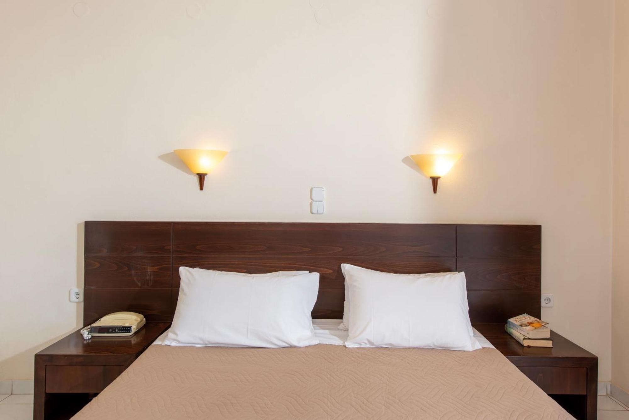 Eurohotel Theo Hotel Agia Marina Extérieur photo